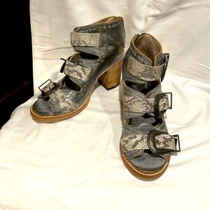 Freebird by Steven - Violet Barely worn,heel scratches Footbed measures 3”